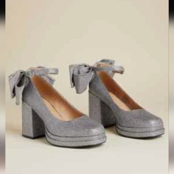 Torrid BETSEY JOHNSON SILVER BOW BACK HEEL size 10 (WW - WIDE WIDTH) NIB - Picture 15 of 17